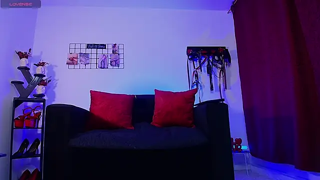 Snapshot of JulietthNoir chatting on September 24, 2025, 6:14 pm JulietthNoir online show from September 24, 2025, 6:14 pm