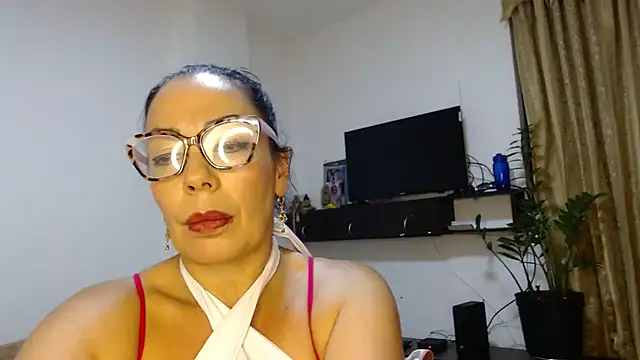 naiaratobon   online show from October 12, 2025, 7:32 am