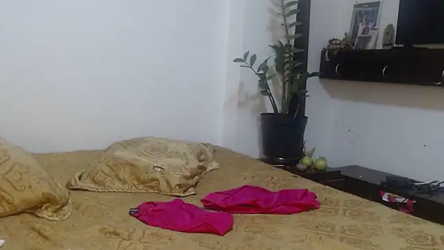 naiaratobon   online show from September 20, 2025, 6:40 am