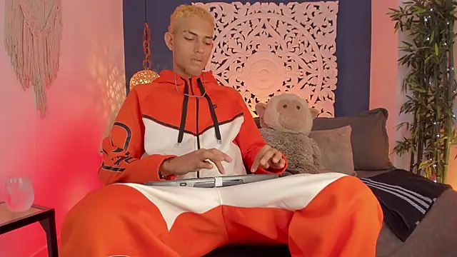 Adonis WB online show from January 17, 2026, 2:37 am