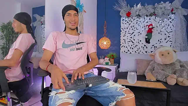 Adonis WB online show from December 4, 2025, 8:30 pm