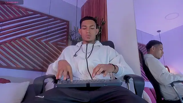 Adonis WB online show from September 16, 2025, 7:48 pm