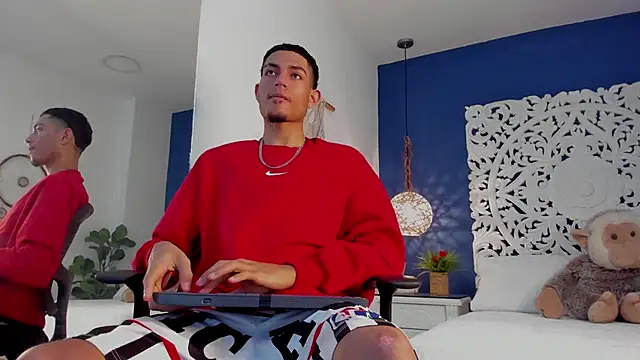 Adonis WB online show from September 9, 2025, 4:49 pm