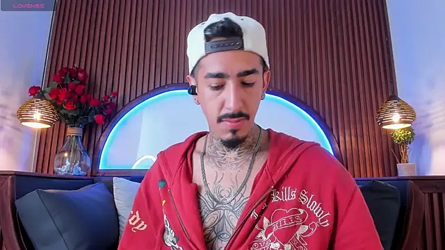 Donovan Desmond online show from November 28, 2025, 8:20 pm