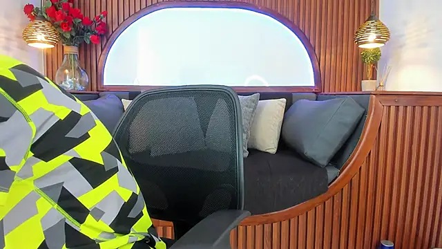 Donovan Desmond online show from December 5, 2025, 7:34 pm