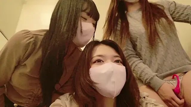 Azusa DoMybest online show from April 10, 2026, 10:11 am