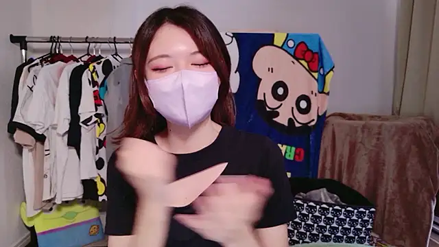 Azusa DoMybest online show from April 24, 2026, 5:42 am