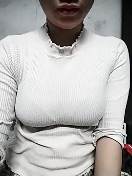 Mie rose online show from December 22, 2025, 2:28 pm