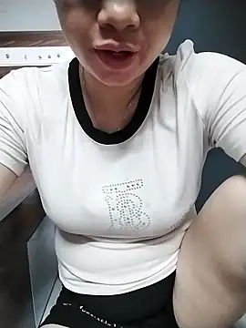 Snapshot of Mie_rose chatting on June 10, 2026, 1:18 am Mie rose online show from June 10, 2026, 1:18 am
