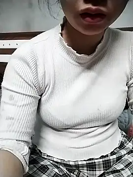 Mie rose online show from December 3, 2025, 2:16 pm