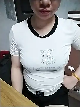 Mie rose online show from April 1, 2026, 2:13 am