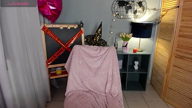 Snapshot of mishapallmer chatting on October 21, 2025, 1:49 am mishapallmer online show from October 21, 2025, 1:49 am