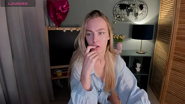 Snapshot of mishapallmer chatting on October 14, 2025, 1:39 am mishapallmer online show from October 14, 2025, 1:39 am