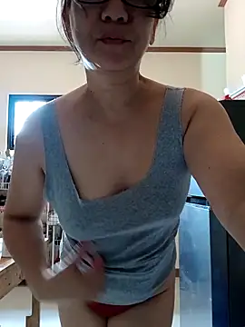 Snapshot of HotAsianDish chatting on October 6, 2025, 2:13 am HotAsianDish online show from October 6, 2025, 2:13 am