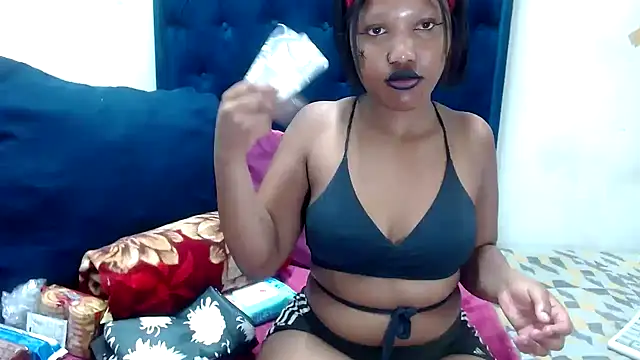 BUNNYCHOWX28 online show from October 1, 2025, 7:51 pm