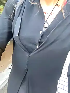 pink-mai online show from November 25, 2025, 11:05 pm