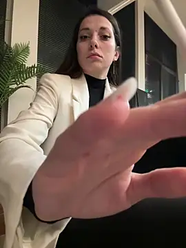 EllyLynn online show from February 2, 2026, 7:46 pm