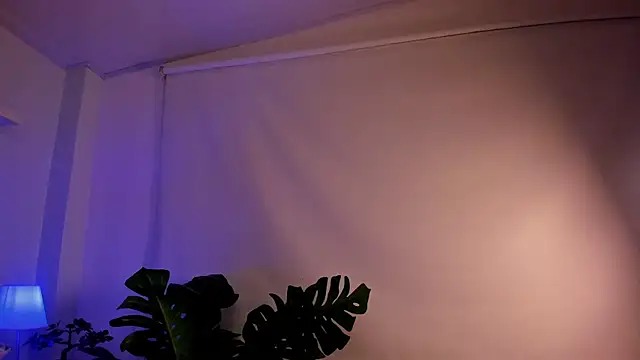 Nicolle Evanss  online show from September 17, 2025, 3:52 am