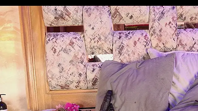 julyana mendez online show from October 6, 2025, 7:14 pm