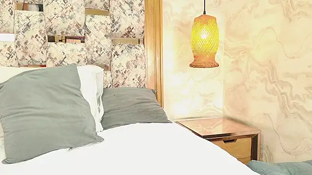 julyana mendez online show from October 16, 2025, 7:33 pm