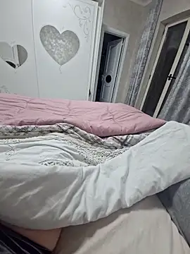 Monella52 online show from April 18, 2026, 9:15 pm