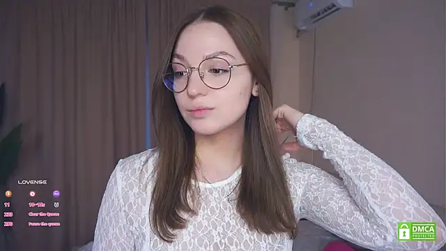 NguyetHankey online show from September 8, 2025, 3:44 pm