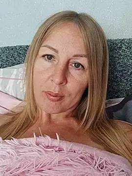 LunaSugarX online show from September 18, 2025, 8:28 am