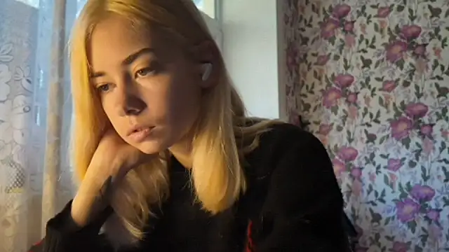 Witching Moon online show from September 27, 2025, 7:58 am