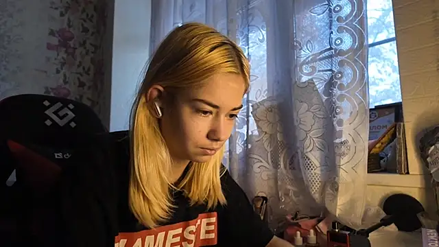 Witching Moon online show from October 24, 2025, 7:18 am