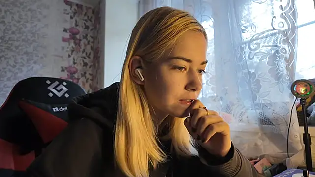 Witching Moon online show from October 27, 2025, 7:31 am