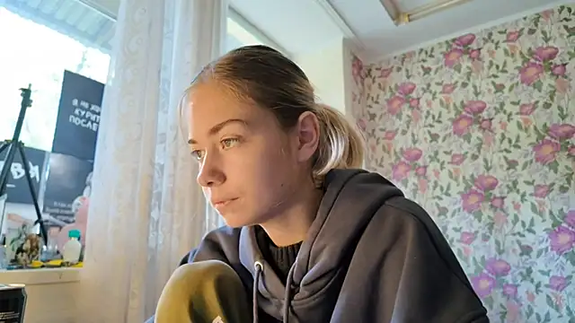 Witching Moon online show from September 19, 2025, 7:56 am