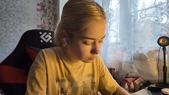 Witching Moon online show from October 30, 2025, 7:28 am