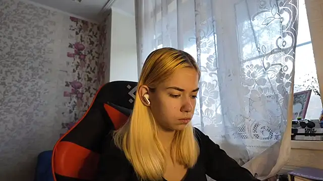 Witching Moon online show from November 14, 2025, 7:34 am