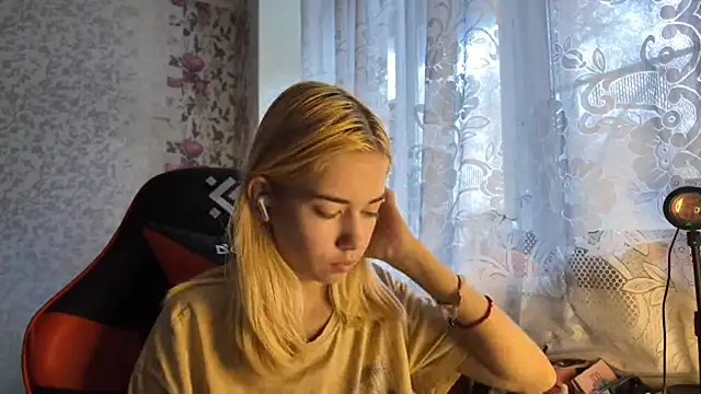 Witching Moon online show from October 29, 2025, 7:51 am