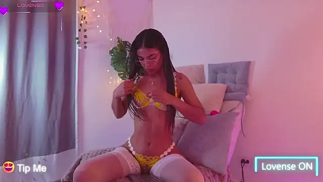 Nicolle swt online show from February 5, 2026, 10:55 am