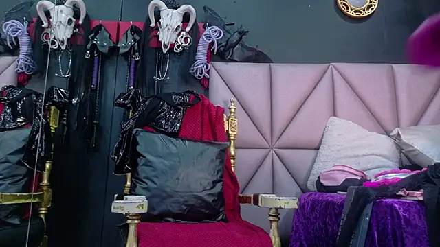 Snapshot of EvaSabath chatting on October 18, 2025, 9:06 pm EvaSabath online show from October 18, 2025, 9:06 pm