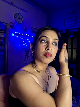 Love Beauty01 online show from March 18, 2026, 7:15 pm