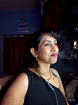 Love Beauty01 online show from April 18, 2026, 6:54 pm