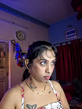 Snapshot of Love_Beauty01 chatting on May 12, 2026, 6:47 pm Love Beauty01 online show from May 12, 2026, 6:47 pm