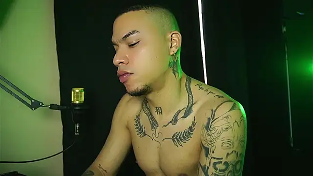 Snapshot of AlphaMasterXxx chatting on January 12, 2026, 8:04 pm AlphaMasterXxx online show from January 12, 2026, 8:04 pm