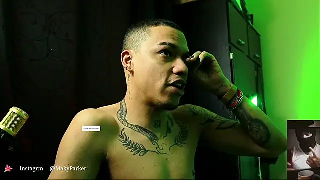 Snapshot of AlphaMasterXxx chatting on December 16, 2025, 2:43 pm AlphaMasterXxx online show from December 16, 2025, 2:43 pm