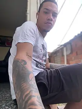 Snapshot of AlphaMasterXxx chatting on November 3, 2025, 2:53 pm AlphaMasterXxx online show from November 3, 2025, 2:53 pm