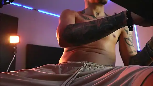 Snapshot of AlphaMasterXxx chatting on November 15, 2025, 6:12 pm AlphaMasterXxx online show from November 15, 2025, 6:12 pm