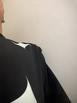 Snapshot of AlphaMasterXxx chatting on October 31, 2025, 8:33 am AlphaMasterXxx online show from October 31, 2025, 8:33 am