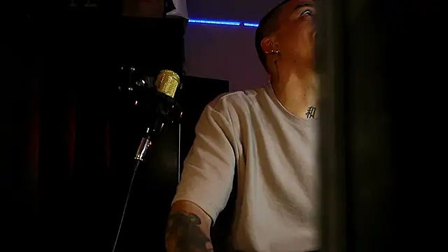 Snapshot of AlphaMasterXxx chatting on November 18, 2025, 8:23 pm AlphaMasterXxx online show from November 18, 2025, 8:23 pm