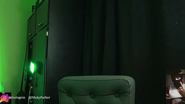 Snapshot of AlphaMasterXxx chatting on December 17, 2025, 9:42 pm AlphaMasterXxx online show from December 17, 2025, 9:42 pm