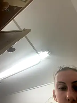 MilaRenee online show from October 9, 2025, 8:53 pm