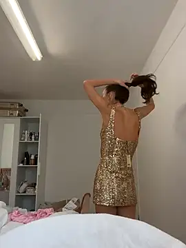 MilaRenee online show from September 15, 2025, 3:23 pm