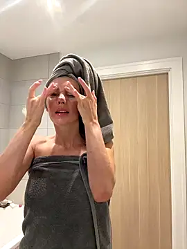 MilaRenee online show from October 25, 2025, 9:19 am