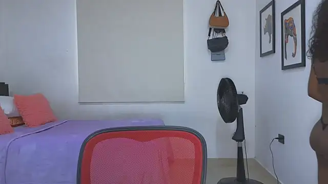 EmilyKisx online show from September 30, 2025, 2:56 pm